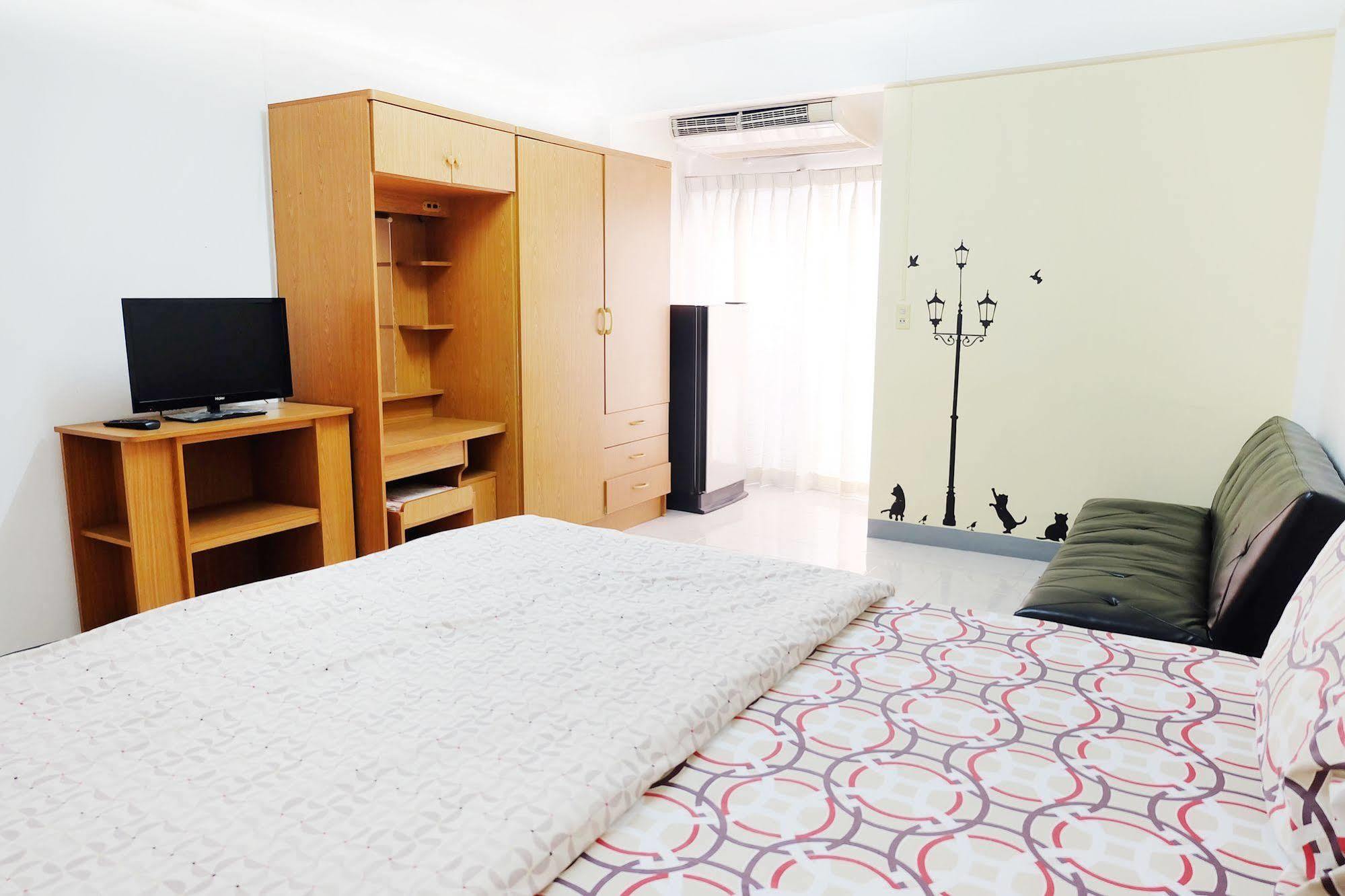Grand Living Place Бангкок Екстер'єр фото